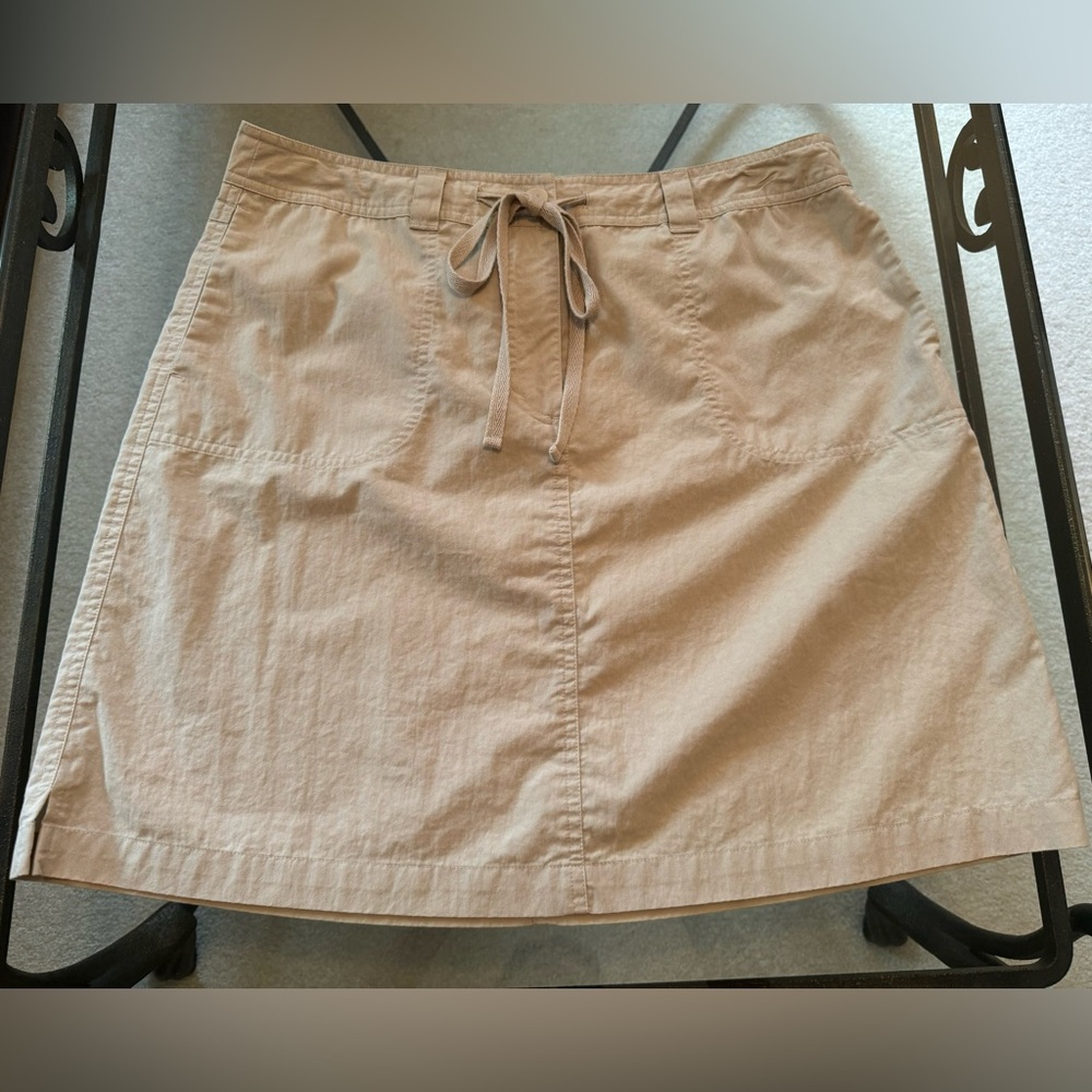Talbots tan cotton / nylon skirt size 12 EUC, like new. Lightweight and comfy.